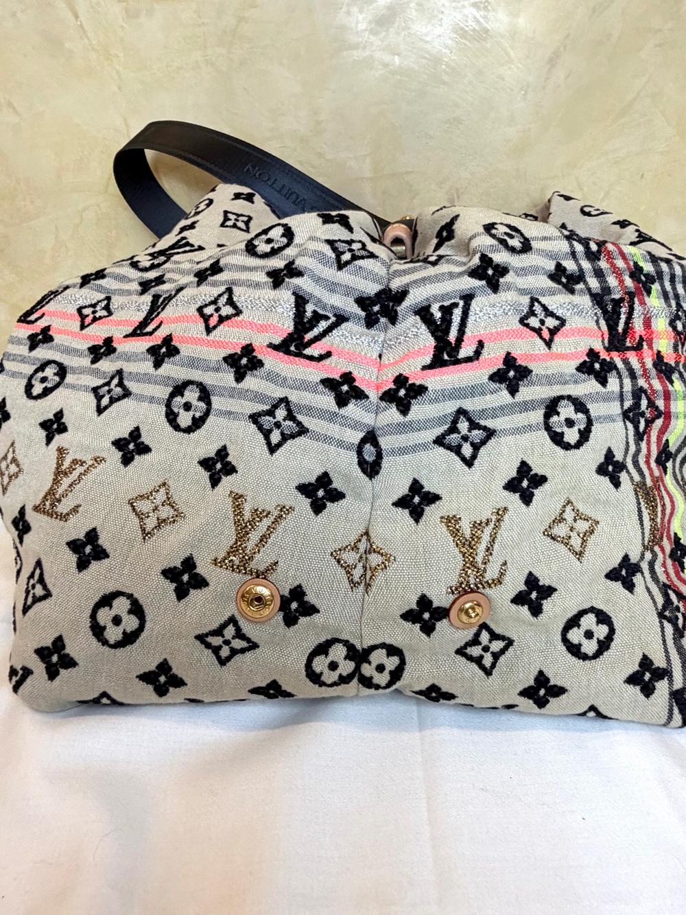 Louis Vuitton Monogram Cheche Bohemian Rouge - Picture 14 of 16